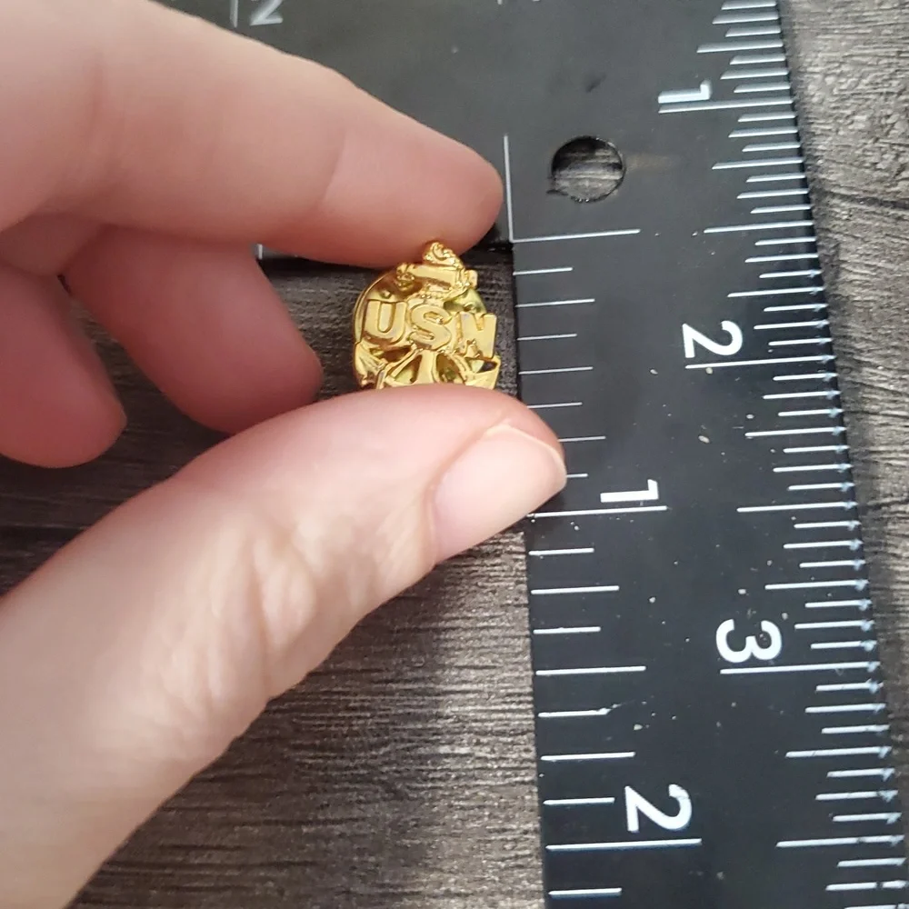 Gold Tone Collectible Military Memorobilia Anchor USN  Navy Pin B444